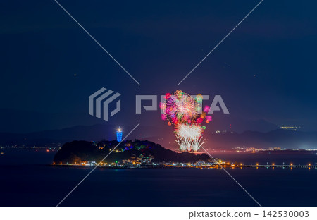 The Shonan Hiratsuka Fireworks Festival is located 20 km away from the hills of Zushi City. The Shonan Hiratsuka Fireworks Festival is located 20 km away from the hills of Zushi City. 142530003
