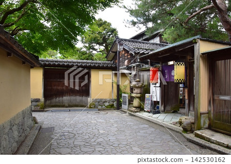 Kanazawa City, Nagamachi Samurai District Streetscape (Kanazawa Kaburagi Restaurant) Kanazawa City, Nagamachi Samurai District Streetscape (Kanazawa Kaburagi Restaurant) 142530162