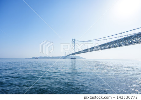 Akashi Kaikyo Bridge seen from the ship 142530772