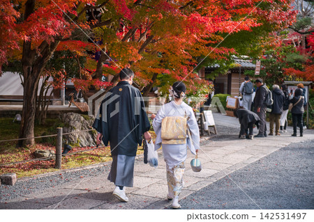couple in kimono enjoy autumn leaf, at eikando garden, Kyoto 142531497