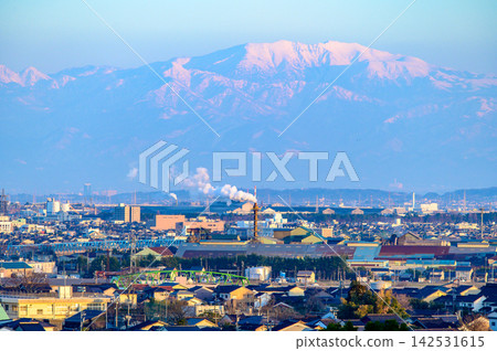 從富山灣眺望立山山脈，景色壯麗秀美。 142531615