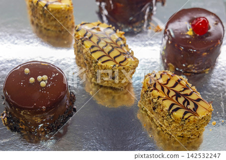 Esterhazy Mini Cake Mignons Esterhazy Mini Cake Mignons 142532247