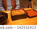 I'm having grilled eel. 142532413