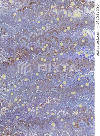 A peacock marble pattern of purple-toned ebru that spreads out like feathers or flowers. 142532550