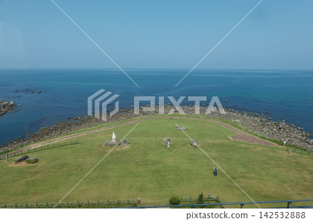木坂根門岡路邊站:草地與日本海 木坂根門岡路邊站:草地與日本海 142532888