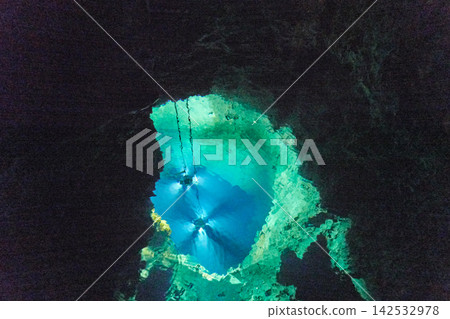 Ryusendo Cave, Underground Lake, Blue Water 142532978