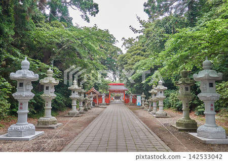 伊基蘇神社、石燈籠、通往神社的路 伊基蘇神社、石燈籠、通往神社的路 142533042