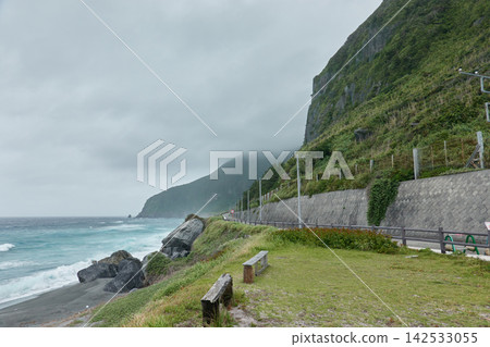 Niijima Island: Coastal road, cliffs Niijima Island: Coastal road, cliffs 142533055