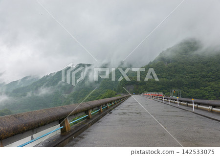 Dam crest, misty mountains Dam crest, misty mountains 142533075