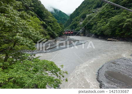 蘇瑪塔峽谷、蘇瑪塔河、奧瑪水壩和河床 蘇瑪塔峽谷、蘇瑪塔河、奧瑪水壩和河床 142533087