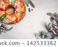 Roscon de reyes is a traditional Spanish Christmas pastry cake 142533362
