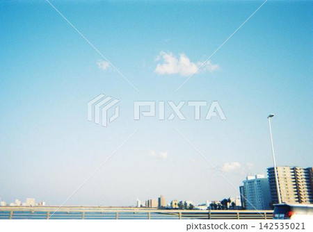 藍天和城市景觀 藍天和城市景觀 142535021
