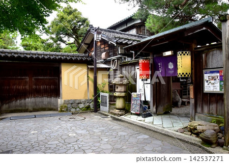 Kanazawa City, Nagamachi Samurai District Streetscape (Kanazawa Kaburagi Restaurant) Kanazawa City, Nagamachi Samurai District Streetscape (Kanazawa Kaburagi Restaurant) 142537271
