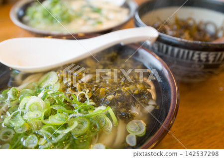 Udon noodles with a mild flavor Udon noodles with a mild flavor 142537298