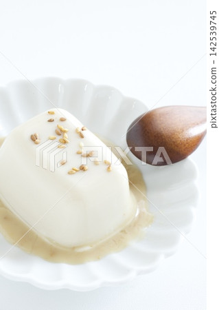 Cold tofu sprinkled with white sesame seeds Cold tofu sprinkled with white sesame seeds 142539745