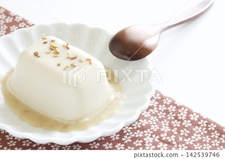 Cold tofu sprinkled with white sesame seeds Cold tofu sprinkled with white sesame seeds 142539746