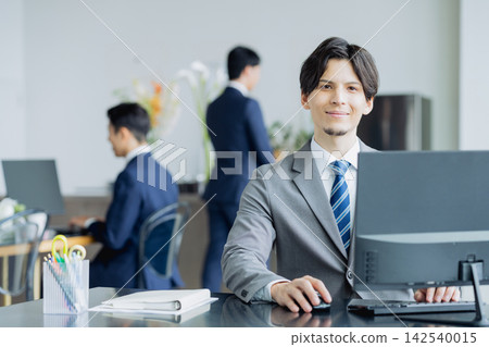 A young businessman working in the office A young businessman working in the office 142540015
