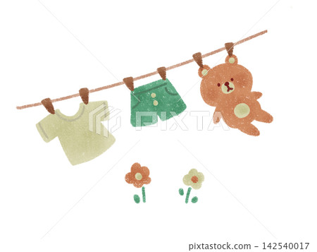 晾衣繩上掛著衣服,還有一隻泰迪熊 晾衣繩上掛著衣服,還有一隻泰迪熊 142540017