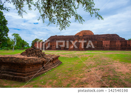 Khao Klang Nok is part of the Si Thep historical park which is set to be a UNESCO World Heritage Site in September 2023. It is an architecture in the Dvaravati period in Phetchabun Province, Thailand. Khao Klang Nok is part of the Si Thep historical park which is set to be a UNESCO World Heritage Site in September 2023. It is an architecture in the Dvaravati period in Phetchabun Province, Thailand. 142540198