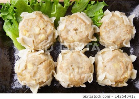 Large meat shumai 142540412