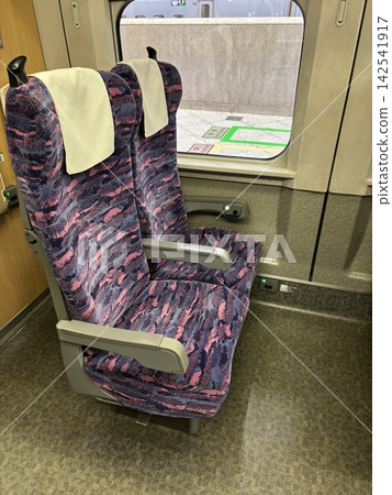 Reserved seats on the Shinkansen Reserved seats on the Shinkansen 142541917
