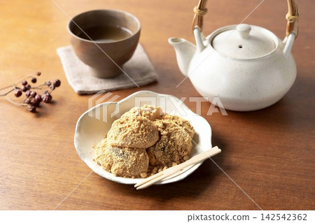 芥末麻糬和綠茶 142542362