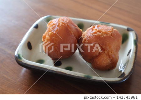 Sata andagi served in Okinawan Yachimun pottery Sata andagi served in Okinawan Yachimun pottery 142543961