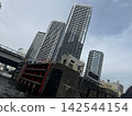 Water gate facilities and high-rise apartment buildings along the Tokyo Bay coast 142544154