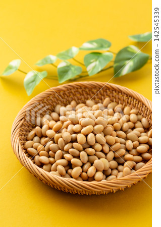 Steamed soybeans Steamed soybeans 142545339