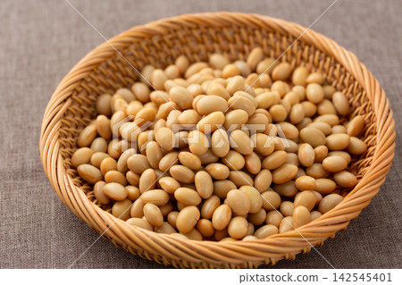 Steamed soybeans Steamed soybeans 142545401