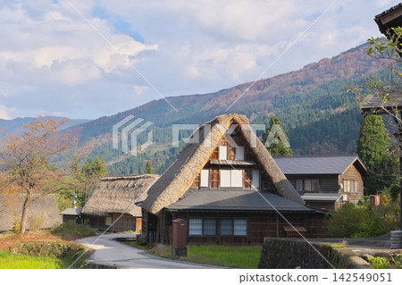 Gokayama in autumn, Ainokura village Gokayama in autumn, Ainokura village 142549051