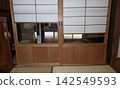 Unusual shoji screens 142549593