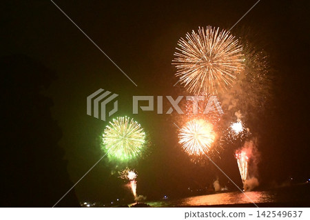 Kumano fireworks display 142549637