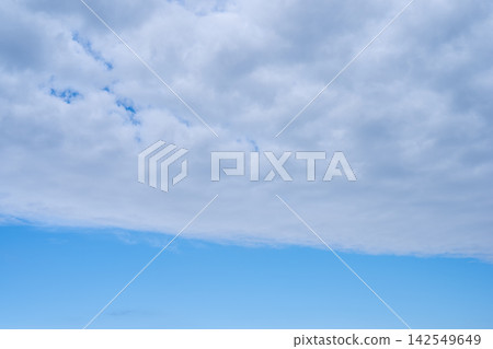 雨雲,藍天,陰天,秋雨,秋季,九月(圖) 雨雲,藍天,陰天,秋雨,秋季,九月(圖) 142549649