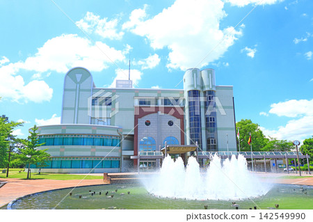 Kakamigahara City Central Library and fountain in Kakamigahara City, Gifu Prefecture Kakamigahara City Central Library and fountain in Kakamigahara City, Gifu Prefecture 142549990