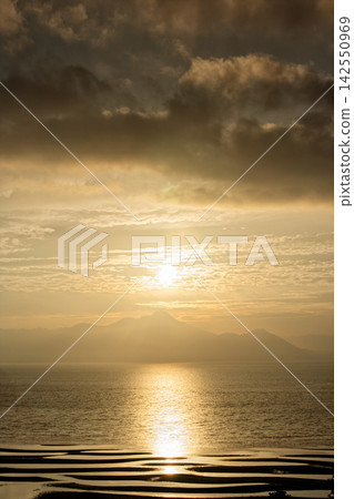 Mikoshikura Coast: A landscape of tidal flats Mikoshikura Coast: A landscape of tidal flats 142550969