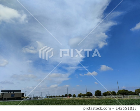 Autumn blue sky and white clouds Autumn blue sky and white clouds 142551815