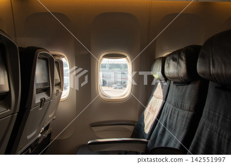 飛機 飛機艙內 座位 142551997