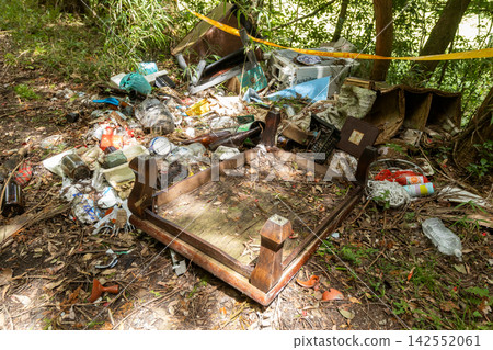 Illegal dumping sites in mountainous areas: The harsh reality of a social problem Illegal dumping sites in mountainous areas: The harsh reality of a social problem 142552061