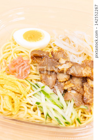 美味的便利商店食品 hiyashi chuka 美味的便利商店食品 hiyashi chuka 142552267