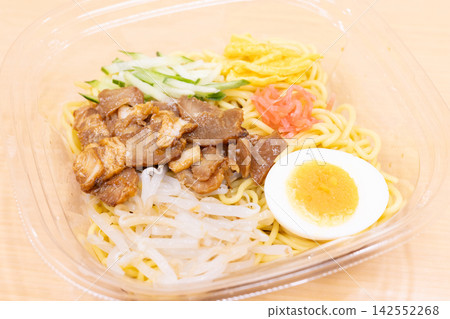 美味的便利商店食品 hiyashi chuka 美味的便利商店食品 hiyashi chuka 142552268