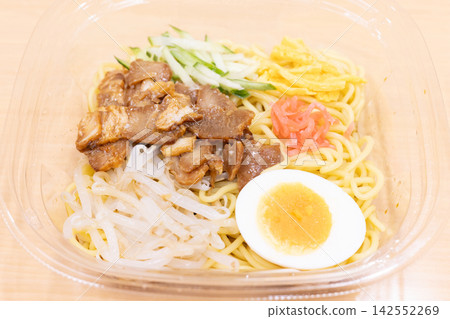 美味的便利商店食品 hiyashi chuka 美味的便利商店食品 hiyashi chuka 142552269