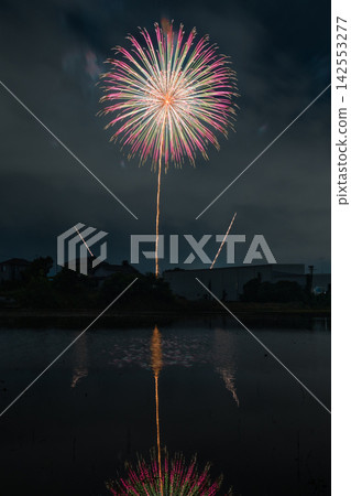 Fireworks illuminating the evening sky and water surface of Kyoto Fireworks illuminating the evening sky and water surface of Kyoto 142553277