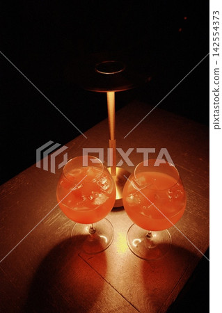 紅色雞尾酒 紅色雞尾酒 142554373
