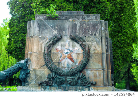 Old stone soviet monument on The Hill of Glory memorial cemetery complex in Lviv, Ukraine Old stone soviet monument on The Hill of Glory memorial cemetery complex in Lviv, Ukraine 142554864