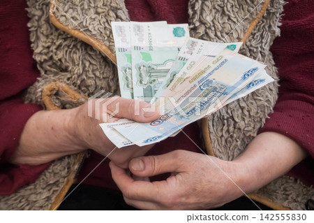 Elderly woman counting russian rubles illustrating high inflation and rising prices in 2026 Elderly woman counting russian rubles illustrating high inflation and rising prices in 2026 142555830