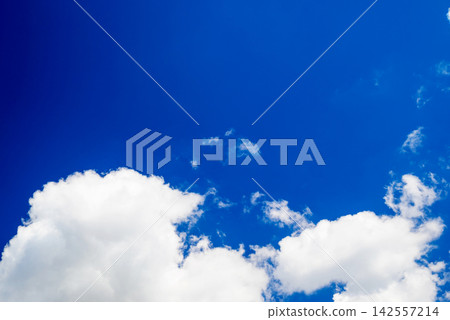 dense white clouds at the bottom under a clear blue heavenly dome dense white clouds at the bottom under a clear blue heavenly dome 142557214