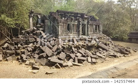 Ben Melia ruins Ben Melia ruins 142557464