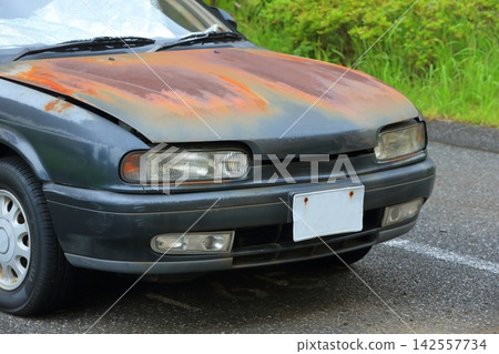 生鏽的汽車(圖) 生鏽的汽車(圖) 142557734