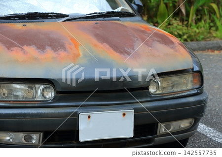 Rusty car (image) 142557735